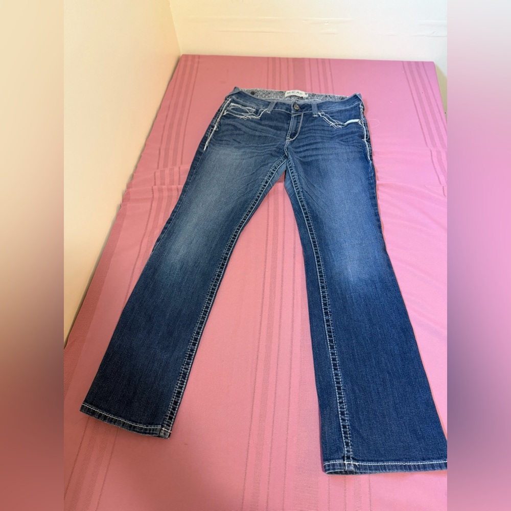 ARIAT 32R Blue Denim Women's Jeans. Like new. 32/29 mid rise boot